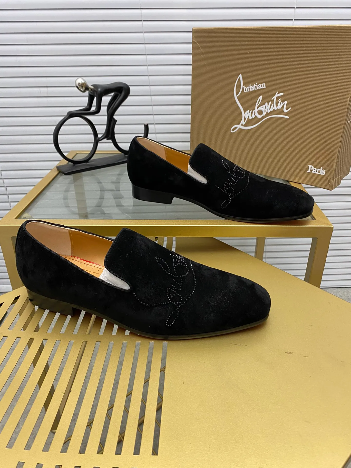 Made to order. Ex-factory price 500. christian louboutin (CL red sole shoes) counter series, casual sneakers 📢 📢 📢 Exclusive hot style release 🎈🎈💪 Movable latex feet 👻 Finished outsole line [Proud] 😝Female 35-40# Male 38#-46, global supply😝 [Top version]: original imported cowhide upper, top original leather lining, original molded TPU outsole, original 1:1 detail processing, original shoe last,